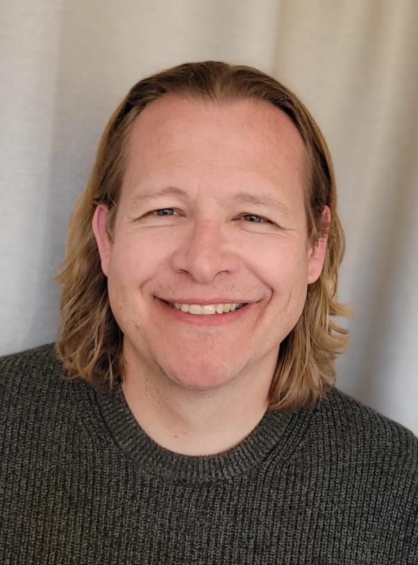 Voice-over Jelle Peeters - boek deze warme stem voor uw commercial of documentaire